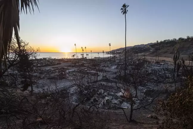 Los Angeles'taki yangınlarda 40 yılın en büyük yıkımı yaşandı