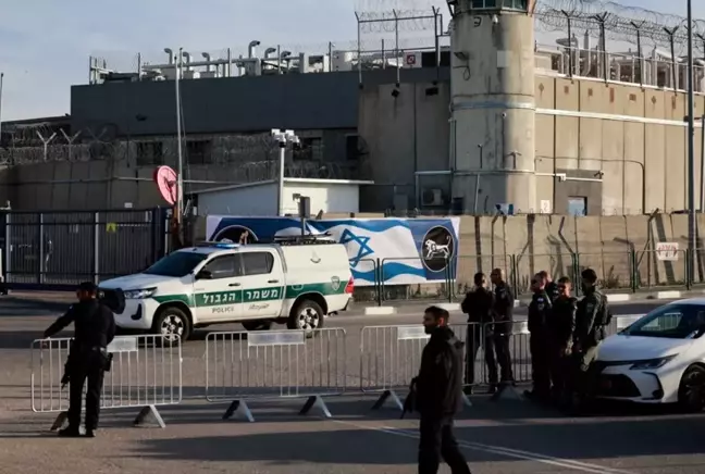 Ateşkesin ardından İsrail ile Hamas arasında ilk esir takası başladı