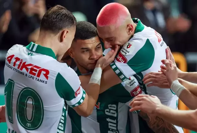 Konyaspor'un yıldızı, Galatasaray maçı öncesi elini kırdı