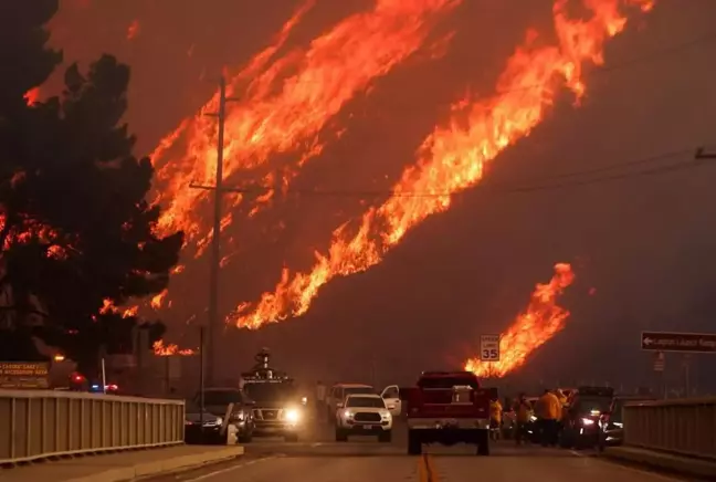 Los Angeles'ta yeniden yangın çıktı! 30 binden fazla kişi için tahliye emri