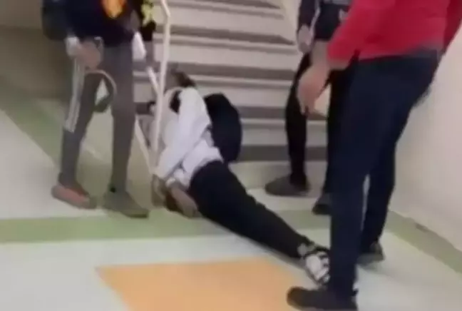Okul basan veli, bir öğrenciyi boğarak öldürmeye çalıştı