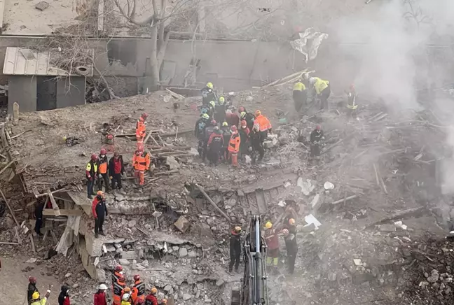 Konya'da 4 katlı binanın enkazından acı haber