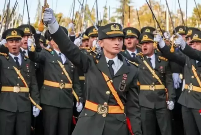 Kılıçlı yemin soruşturmasında 5 teğmen TSK'dan ihraç edildi