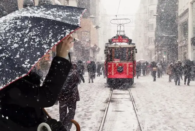 AKOM tarih verip duyurdu: İstanbul'a lapa lapa kar yağacak