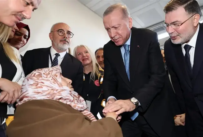 Erdoğan'ın Gülsüm teyzeye söyledikleri duygulandırdı: Hiç evladı yok diyorlar, ben varım