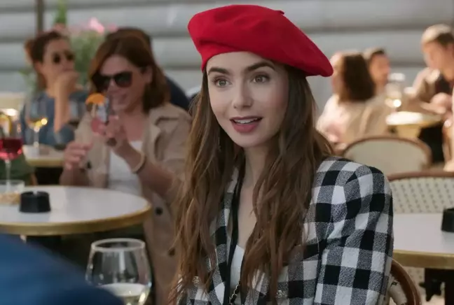 Emily in Paris'in yıldızı Lily Collins, taşıcıyı anne ile bebek sahibi oldu