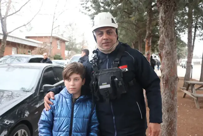 Depremin 81'nci saatinde kurtarılan 8 yaşındaki Beşir: Sanki üstümde battaniye sarılı gibiydi