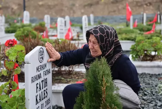 6 Şubat depreminde torunlarını kaybeden kadının yaktığı ağıt yürekleri dağladı