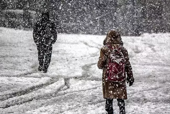 Yoğun kar yağışı nedeniyle birçok il ve ilçede eğitime ara verildi