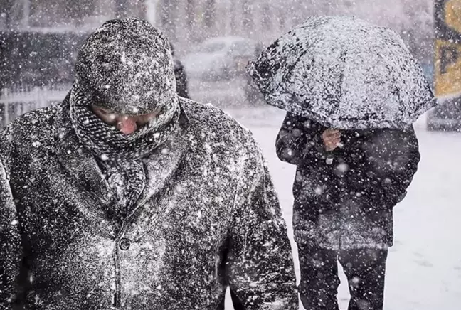 Meteoroloji ve AKOM'dan peş peşe uyarı! İstanbul'a kar yeniden geliyor