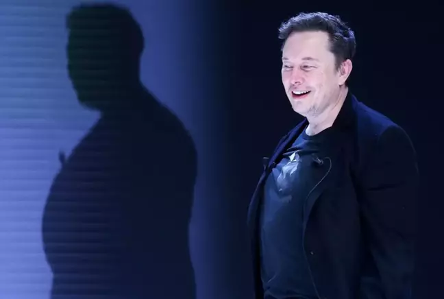 Elon Musk'tan dikkat çeken öneri: Radio Free Europe ve Voice of America kapatılsın