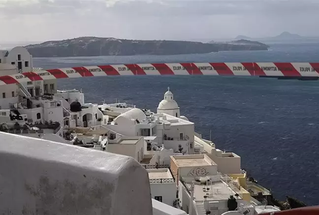 Santorini Adası'nda OHAL önlemleri artıyor: İşverenler iş sözleşmelerini askıya alabilecek