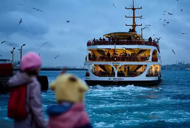 İstanbul Boğazı'nda gemi trafiği askıya alındı, Şehir Hatları'nda iptaller var