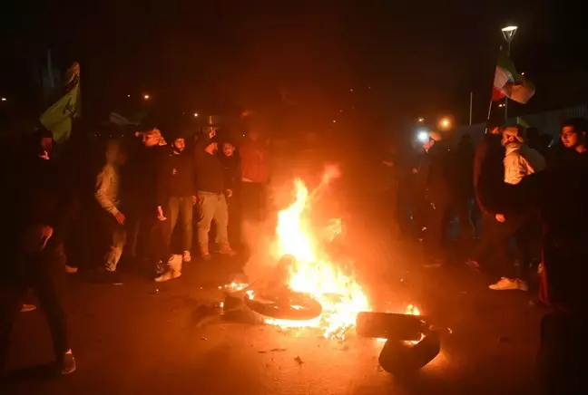 Lübnan, İran uçağına izin vermeyince protesto gösterileri başladı