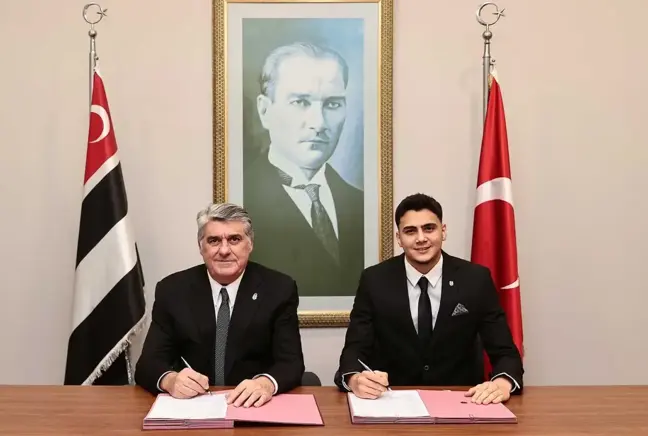 Beşiktaş, Mustafa Erhan Hekimoğlu ile yeni sözleşme imzaladı