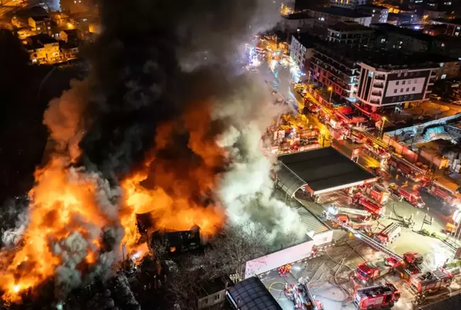 İstanbul'da büyük yangın! Saatler sonra kontrol altına alındı