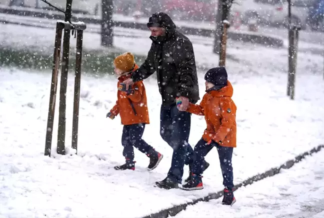 Kar alarmı verildi! İstanbul'da öğrenciler tatil beklerken, validen açıklama geldi