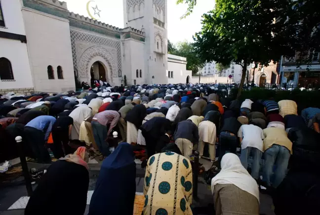 Fransa'da imamlık mesleği resmi olarak tanındı