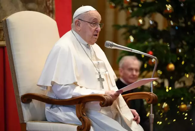 Vatikan, hastanede tedavi altındaki Papa Franciscus'ta zatürre geliştiğini açıkladı