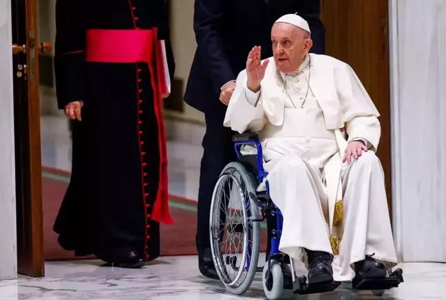 Vatikan, Papa Franciscus'ta zatürre geliştiğini açıkladı