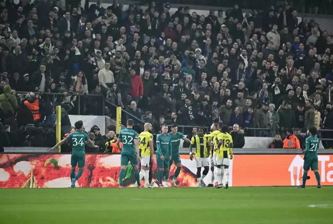 Belçika'da olaylı gece! Anderlecht-Fenerbahçe maçı bir anda durdu