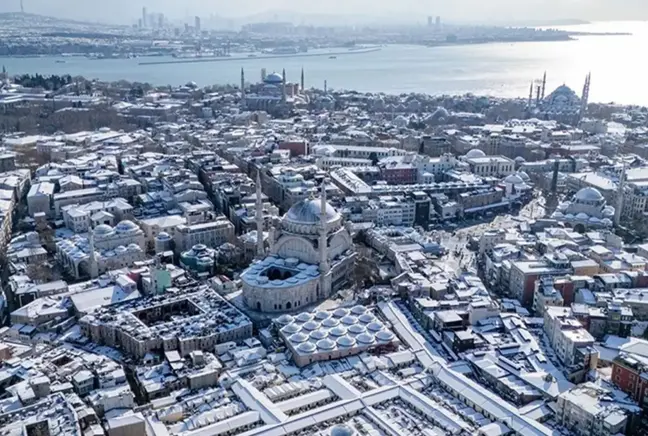 Her yer beyaza büründü! İstanbul'da kar manzaraları