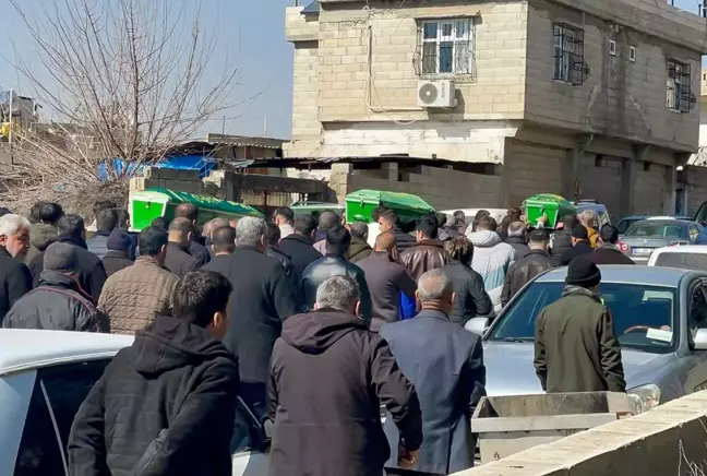 Sobadan sızan gazdan ölen 3 kardeşin cenazesinde yürek burkan görüntü