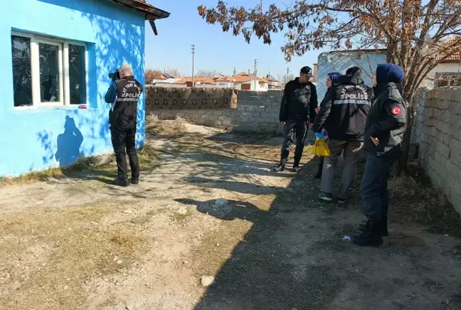 Taşlı ve silahlı saldırıdan 3 torunuyla evinin banyosuna saklanarak kurtuldu