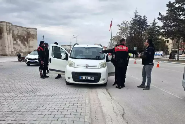 Aksaray'da 'Şok' Uygulaması: Polis Her Yerde