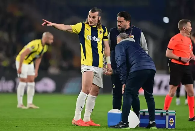 Fenerbahçe'de Çağlar Söyüncü sakatlandı