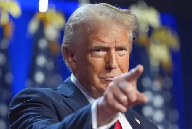 Trump: Rusya'ya büyük ölçekli bankacılık yaptırımları ve gümrük tarifeleri uygulamayı düşünüyorum