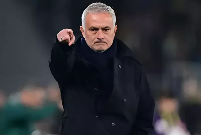 Konuşmalar ortaya çıktı! Mourinho, Rangers maçından sonra soyunma odasını inletmiş