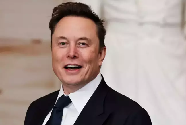 Elon Musk'tan Polonya Dışişleri Bakanı Sikorski'ye: Sessiz ol küçük adam