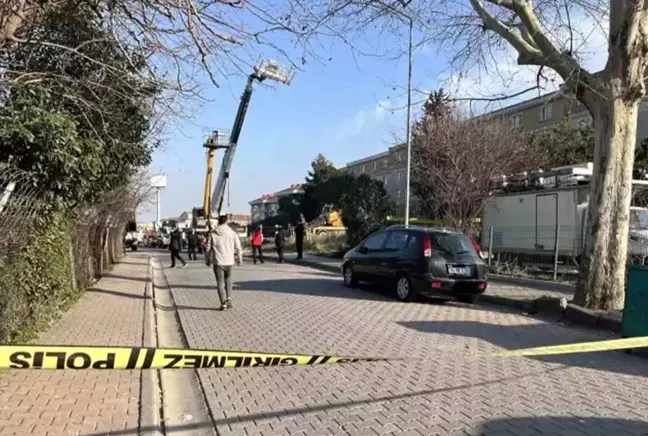 İstanbul'da 4 işçi vinçten düştü