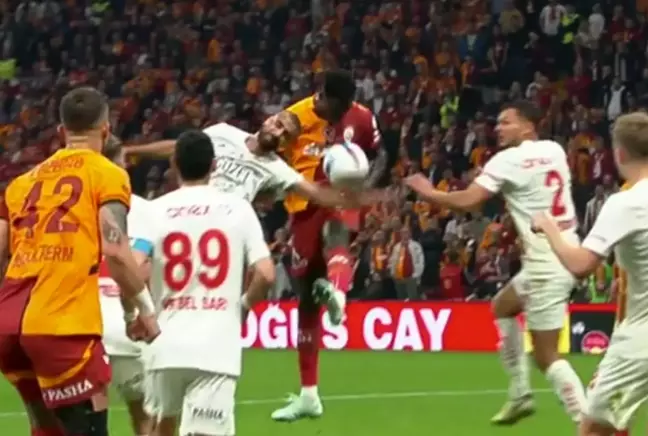 Galatasaray'ın kazandığı penaltıda karar doğru mu? Ünlü yorumcular 1 saniye bile düşünmedi