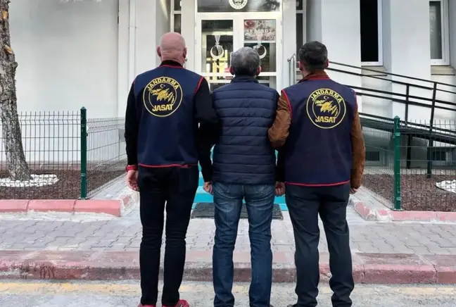 MİT TIR'larının durdurulduğu dönemde emniyet müdürü olan firari yakalandı