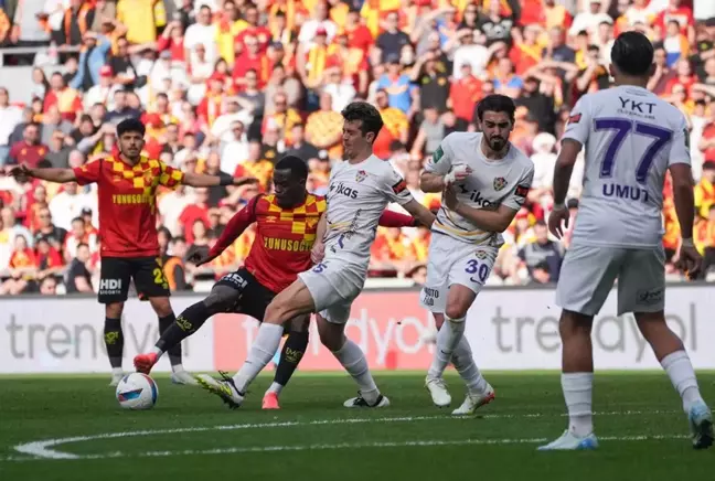 2 saniyede kırmızı kart çıktı! Göztepe ile Eyüpspor 1-1 berabere kaldı