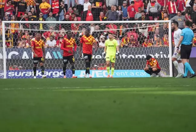 2 saniyede kırmızı kart çıktı! Göztepe ile Eyüpspor 1-1 berabere kaldı