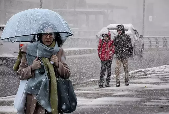 Meteoroloji 26 ili sarı kodla uyardı! İstanbul'a bile kar yağışı göründü