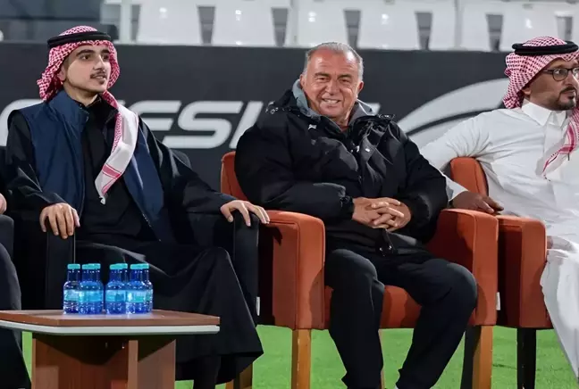 Ayın teknik direktörü seçilen Fatih Terim'e para ödülü