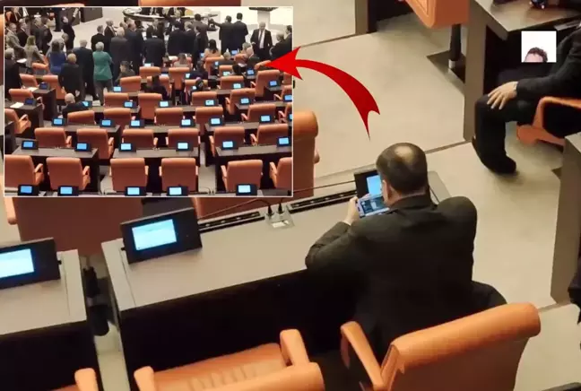 Meclis'te kıyamet koparken batak oynayan vekilin rahatlığı pes dedirtti