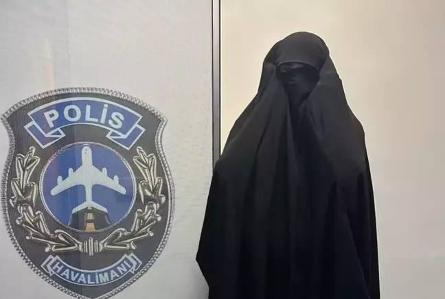 Kadın kılığındaki suç makinesi havalimanında yakalandı,