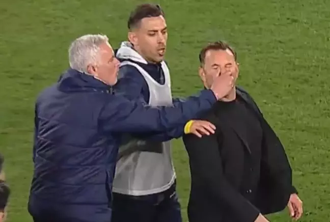 Peş peşe paylaşım yaptılar! Galatasaray'dan Mourinho'nun Okan Buruk'a yaptığı müdahaleye ilk tepki