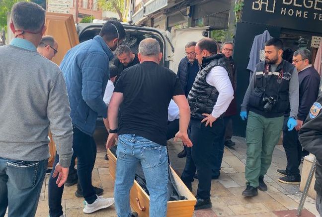 Yaşlı adam iş hanının tuvaletinde ölü bulundu