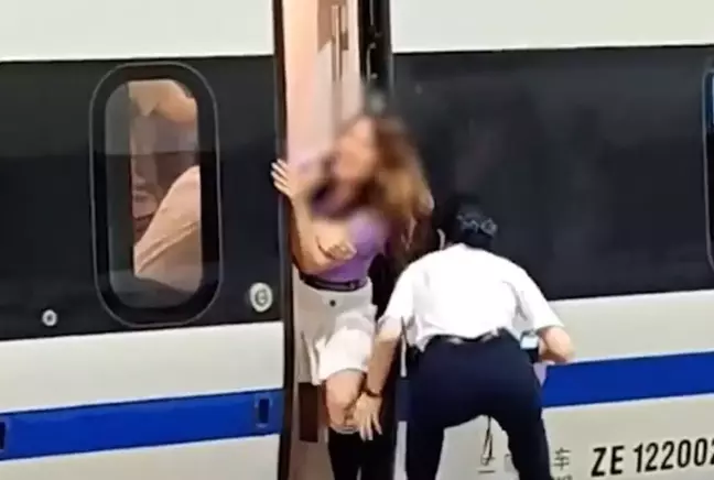 Geç kalan arkadaşlarının yetişmesi için treni durduran kadın tutuklandı