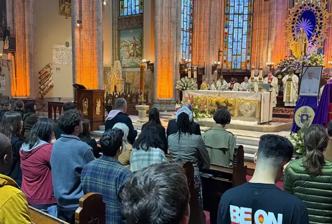 İstanbul'da Papa Franciscus için ayin düzenlendi