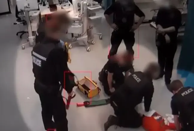 Kelepçeli hasta, polis tarafından hastanede öldürüldü