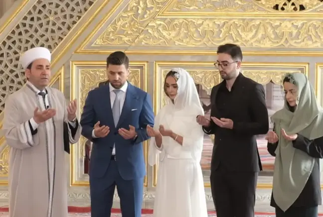 Sultanahmet'te çifte mutluluk! Müslüman oldu, imam nikâhıyla evlendi