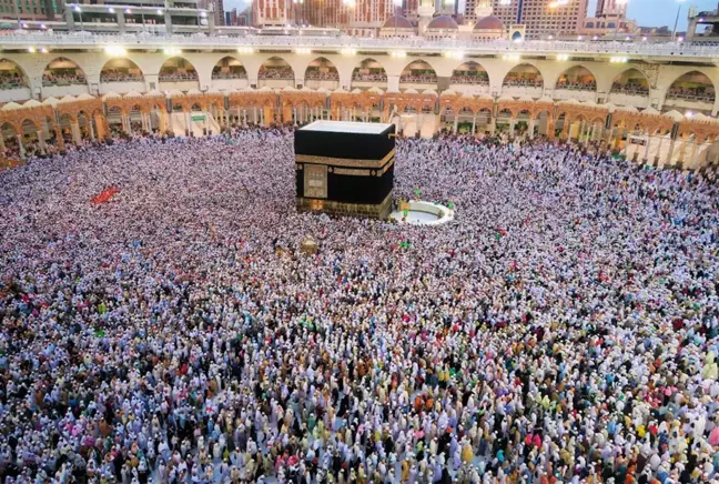 Suudi Arabistan'ın izinsiz hacca gidenlere yönelik yeni cezaları belli oldu
