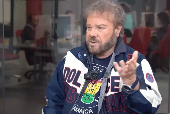 Atilla Atasoy: Evde çırılçıplak dolaşırım, depreme de öyle yakalandım